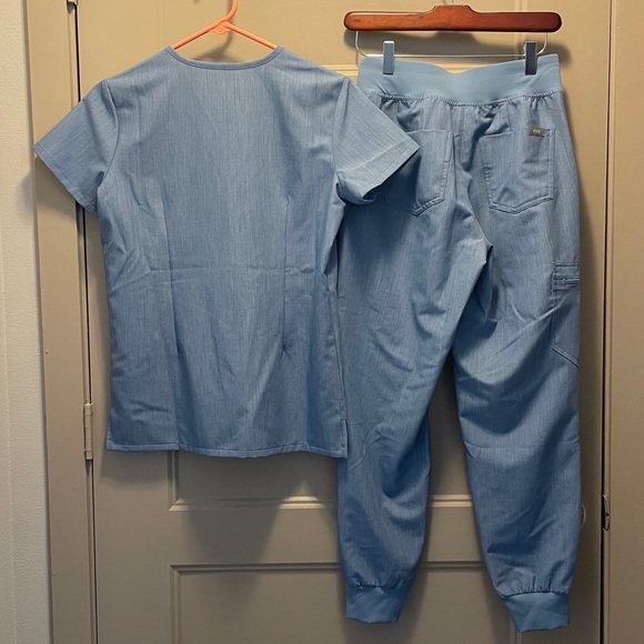 FIGS Scrub Set - Picture 2 of 7